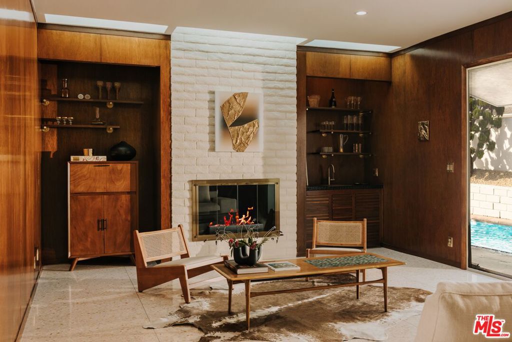 6412 S Holt Avenue Property Photo 9