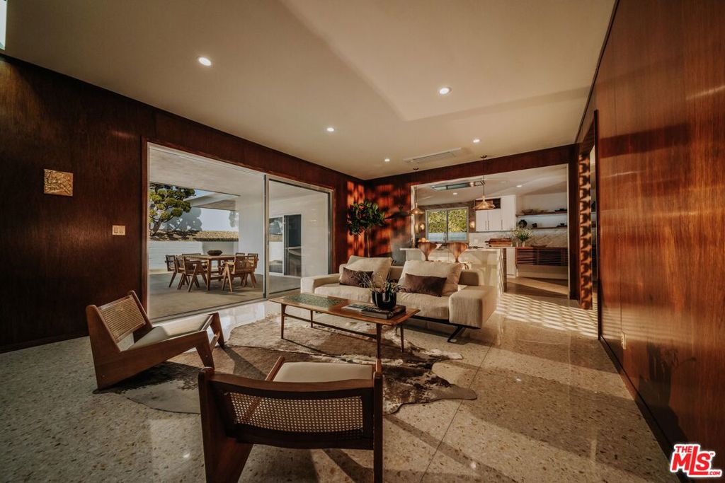 6412 S Holt Avenue Property Photo 10