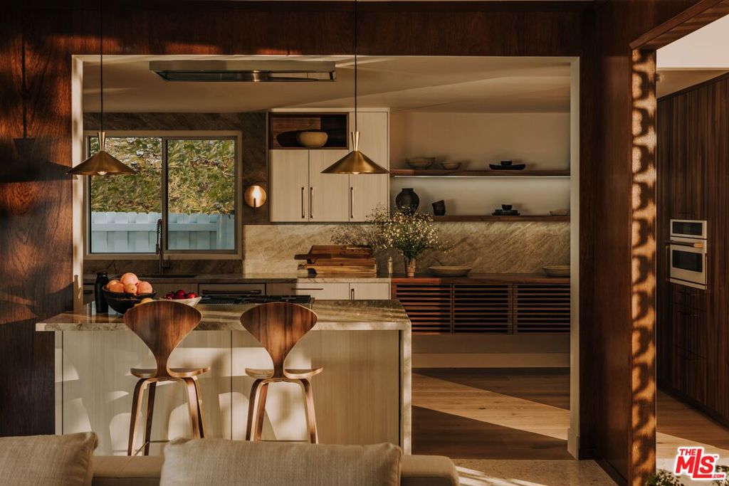 6412 S Holt Avenue Property Photo 11