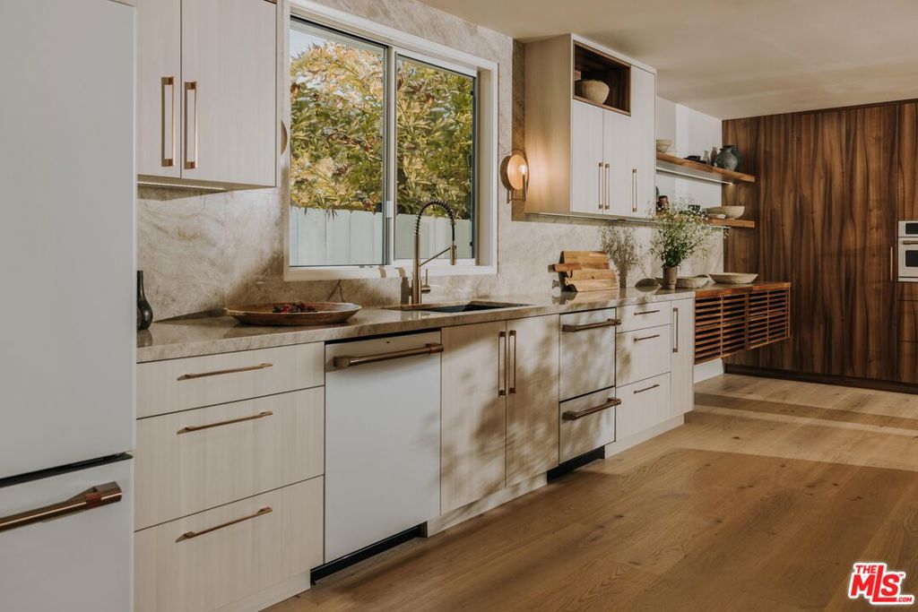 6412 S Holt Avenue Property Photo 13