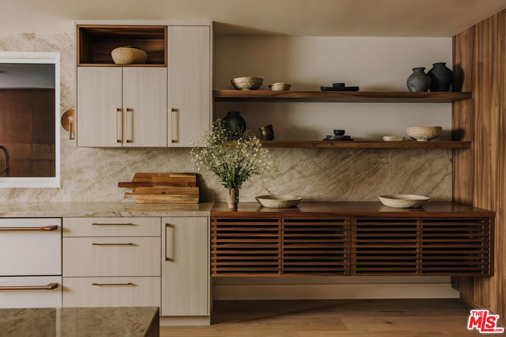 6412 S Holt Avenue Property Photo 14