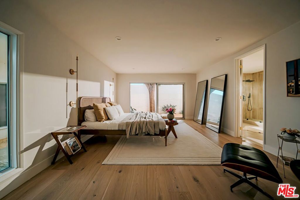 6412 S Holt Avenue Property Photo 15