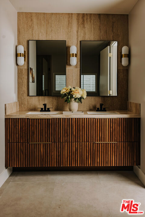 6412 S Holt Avenue Property Photo 17