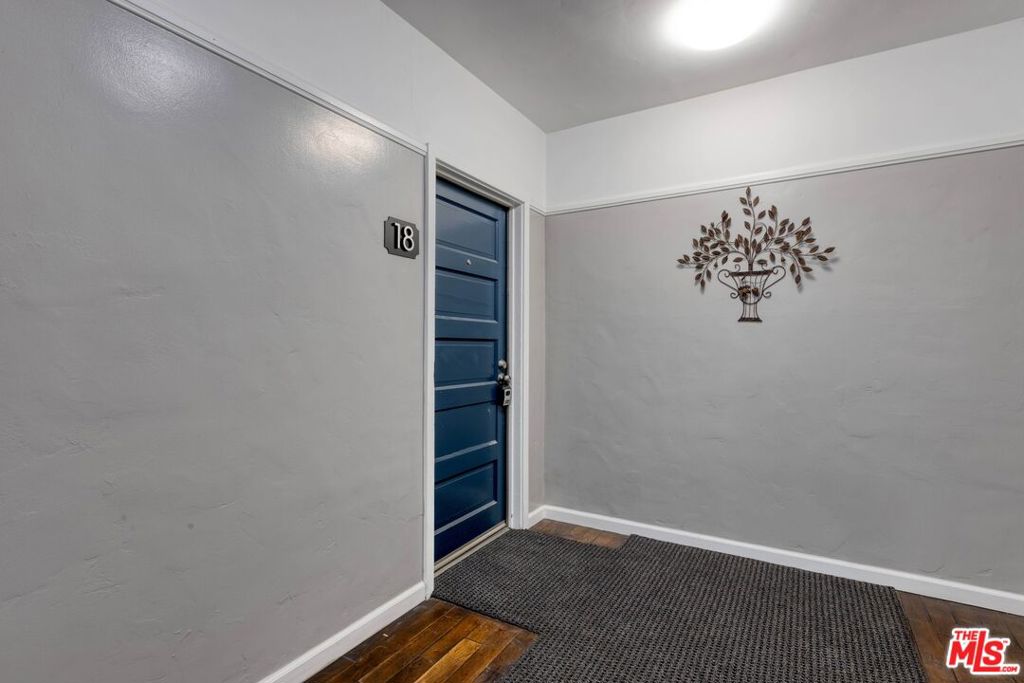1559 N Hill Avenue Property Photo 23