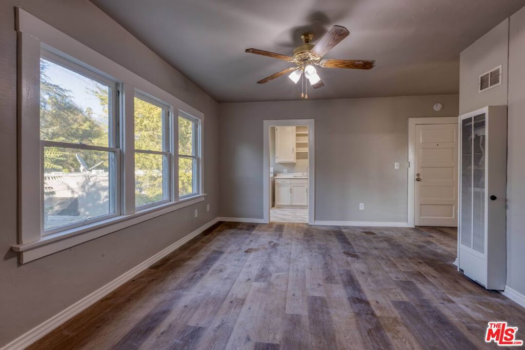 1559 N Hill Avenue Property Photo 24