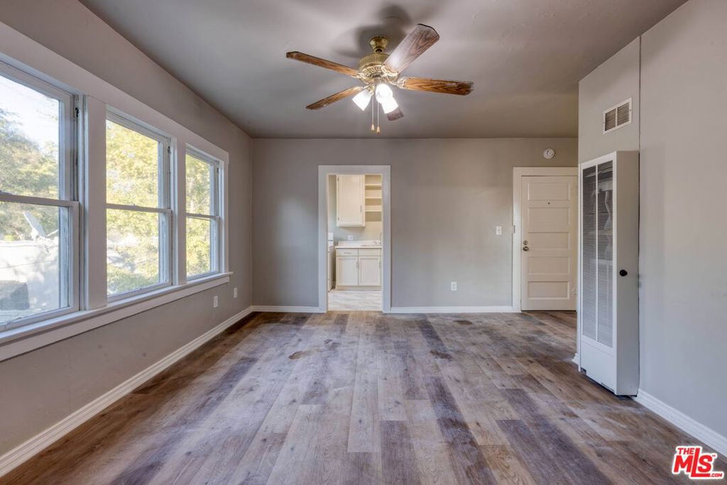 1559 N Hill Avenue Property Photo 25