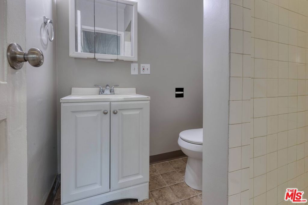 1559 N Hill Avenue Property Photo 26