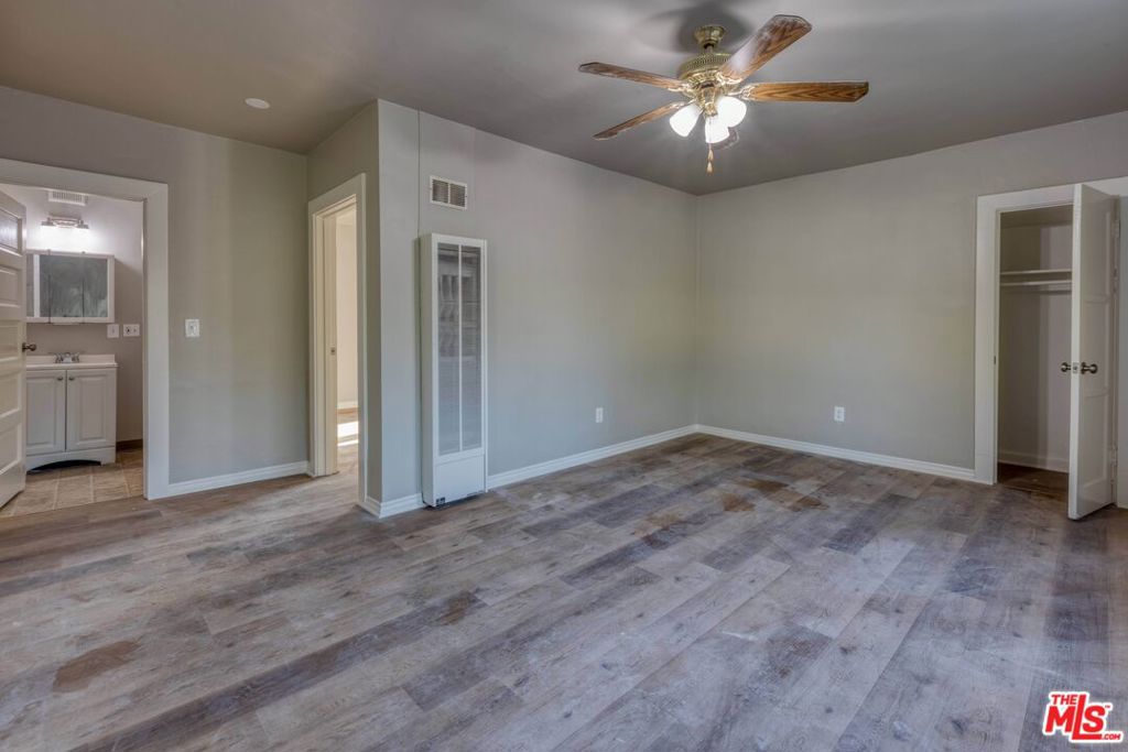 1559 N Hill Avenue Property Photo 32