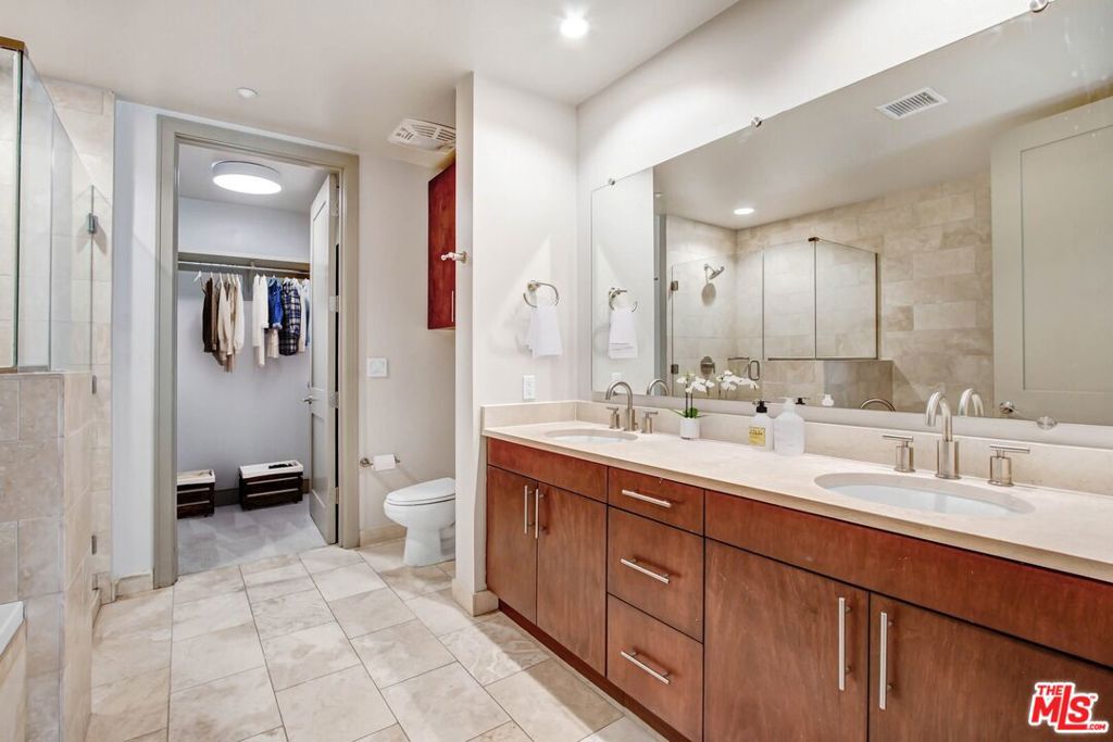 10700 Wilshire Boulevard 208 Property Photo 7