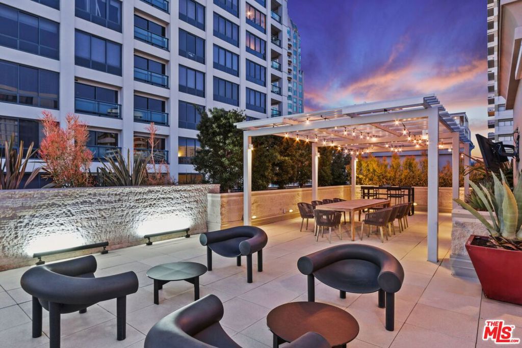 10700 Wilshire Boulevard 208 Property Photo 17