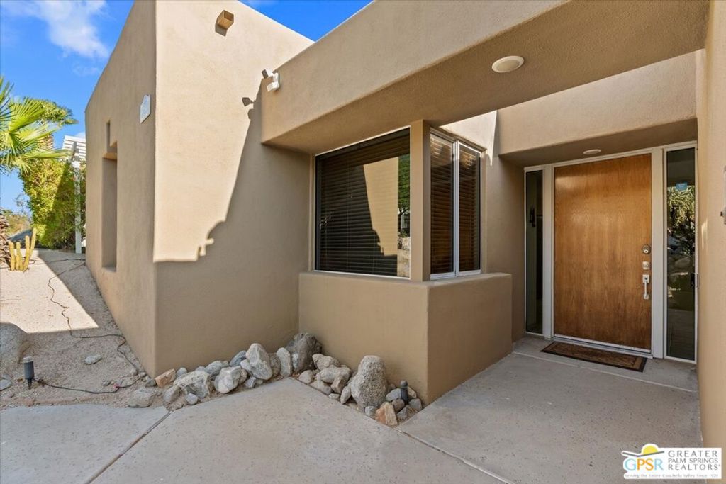 2622 N Girasol Avenue Property Photo 3