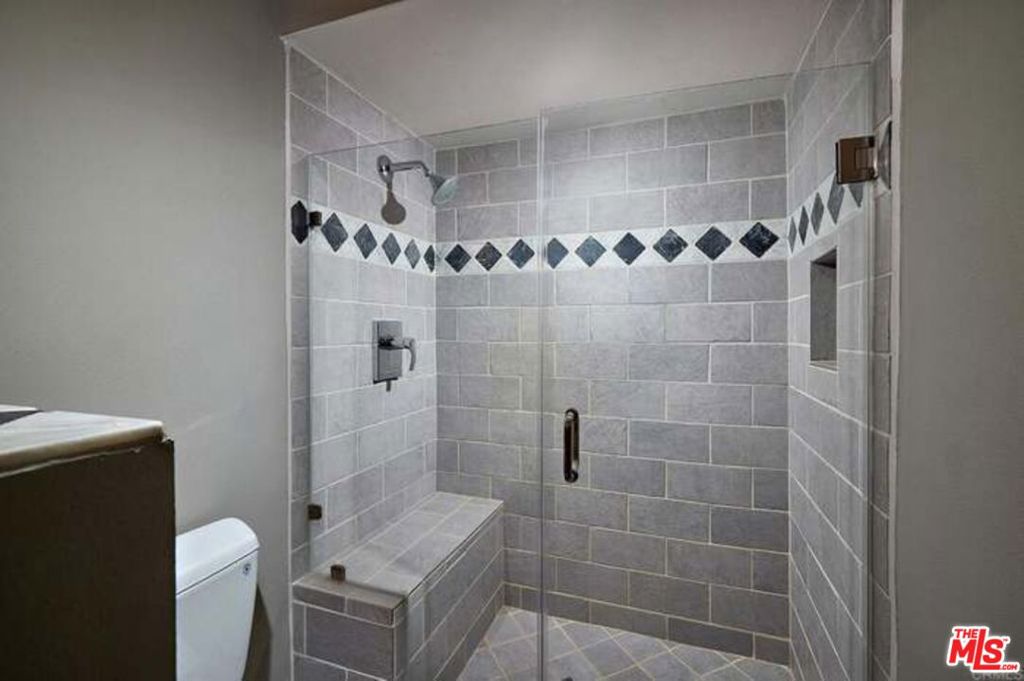 2552 Navarra Drive A Property Photo 7