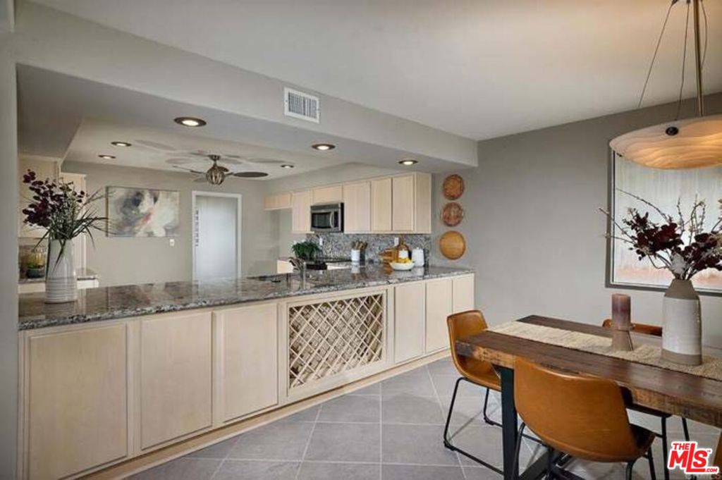2552 Navarra Drive A Property Photo 14