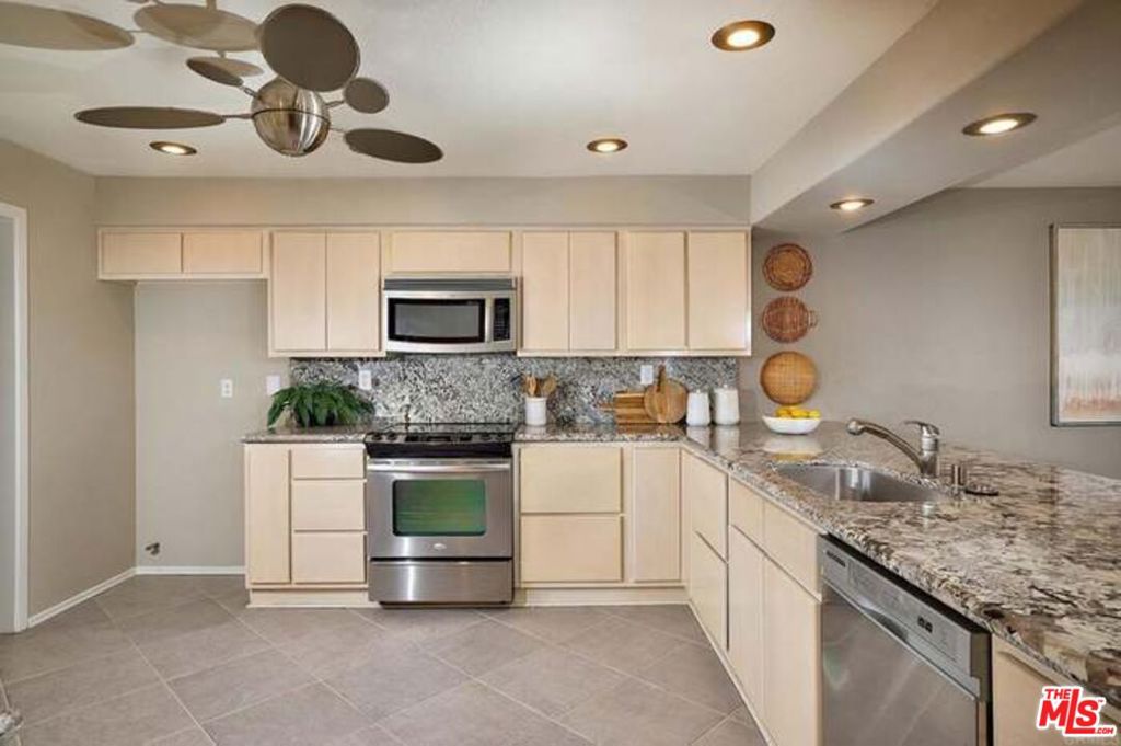 2552 Navarra Drive A Property Photo 15