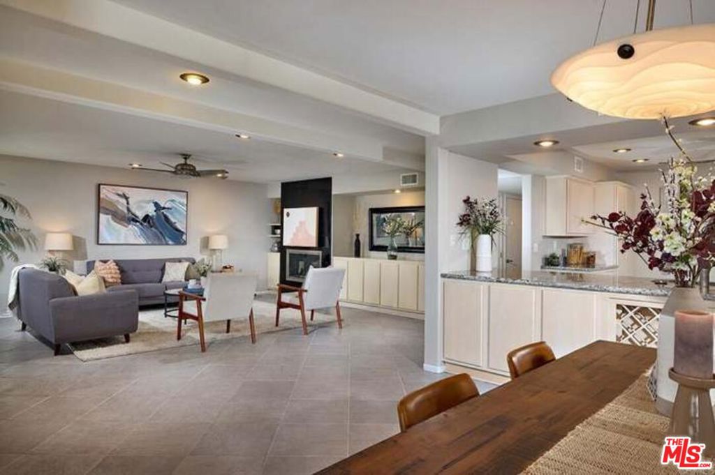 2552 Navarra Drive A Property Photo 17