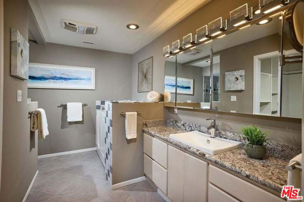 2552 Navarra Drive A Property Photo 20