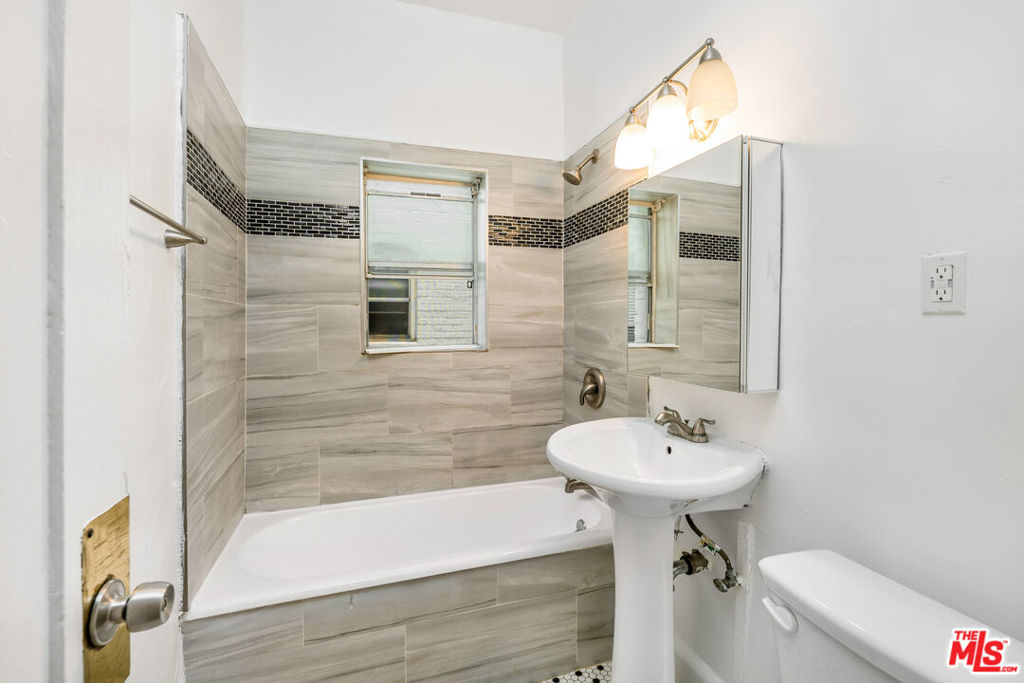 3408 W Sunset Boulevard Property Photo 3