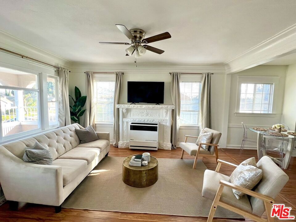 4245 1/2 Arlington Avenue Property Photo 3