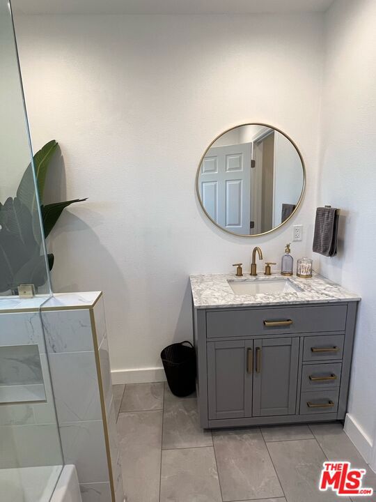 4245 1/2 Arlington Avenue Property Photo 11