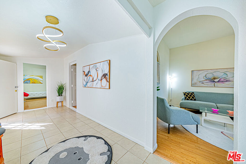 1241 S Kenmore Avenue Property Photo 10