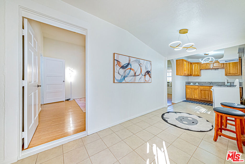 1241 S Kenmore Avenue Property Photo 11