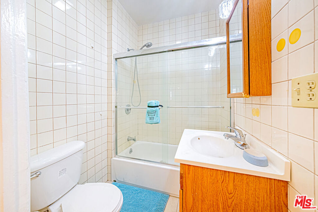 1241 S Kenmore Avenue Property Photo 14