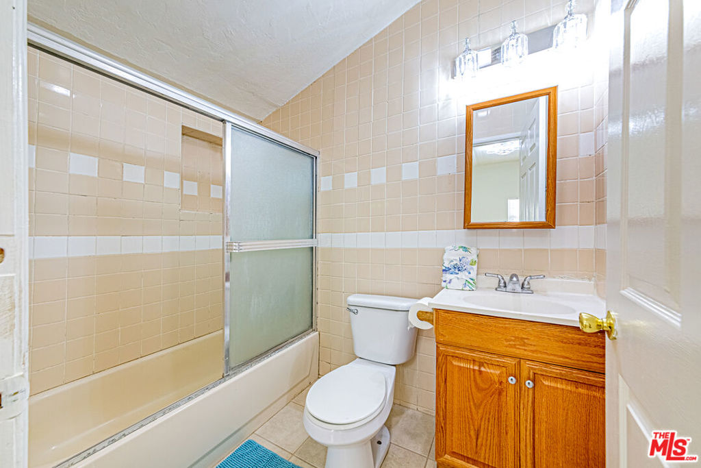 1241 S Kenmore Avenue Property Photo 18