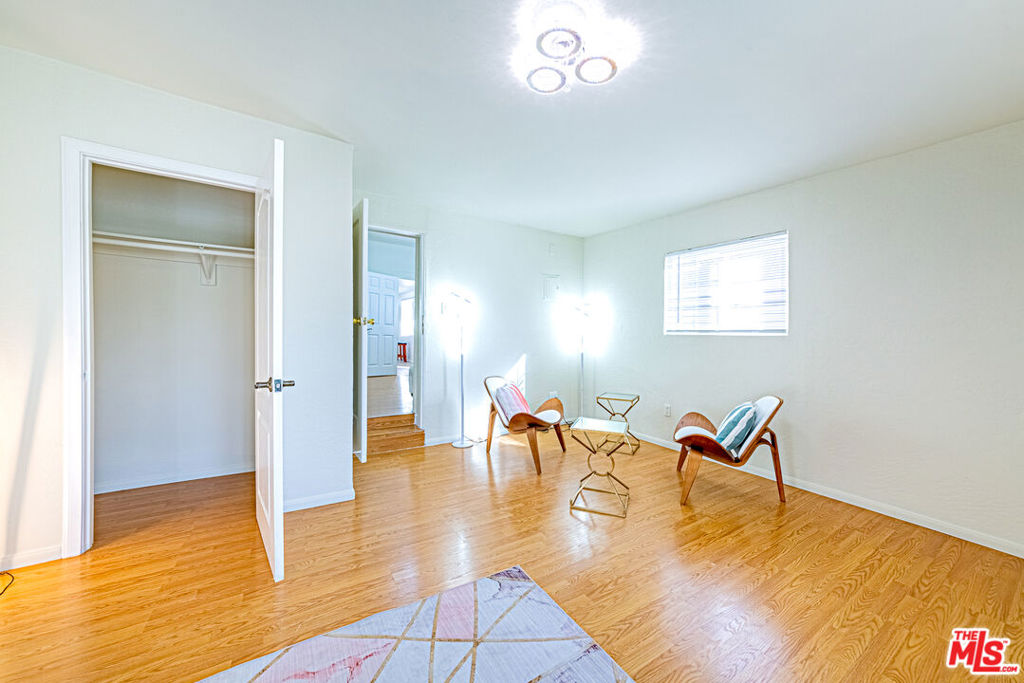1241 S Kenmore Avenue Property Photo 19