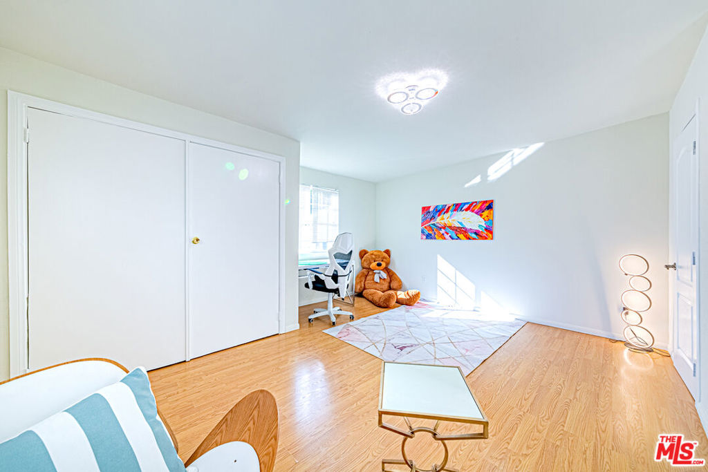 1241 S Kenmore Avenue Property Photo 20