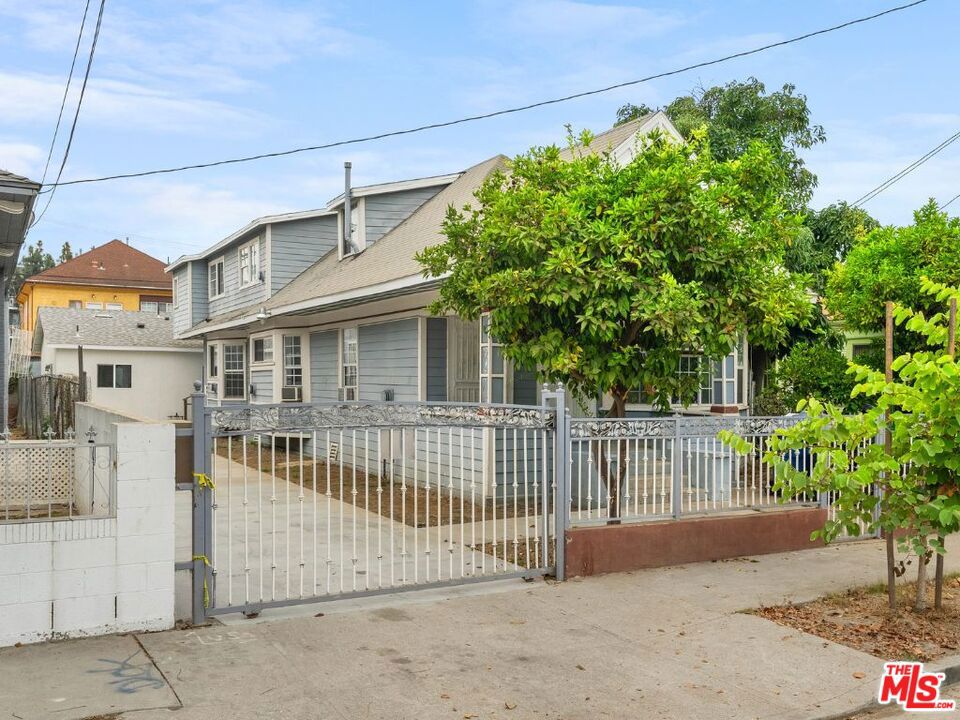 1220 W 25th Street Property Photo 3