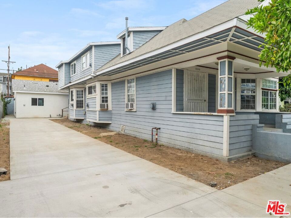 1220 W 25th Street Property Photo 4