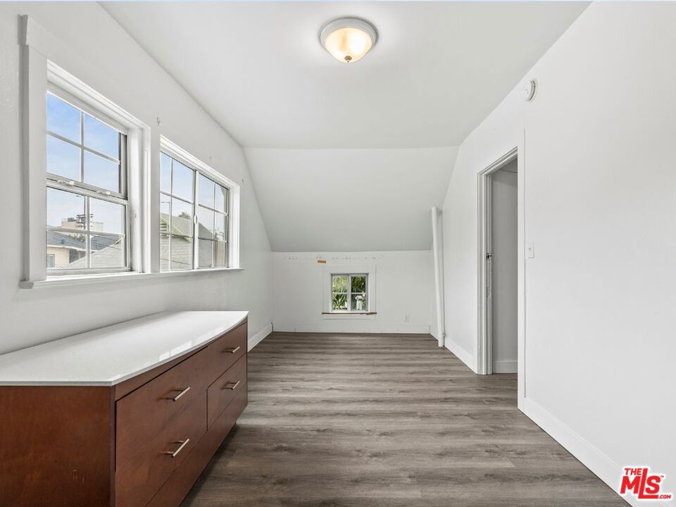 1220 W 25th Street Property Photo 15