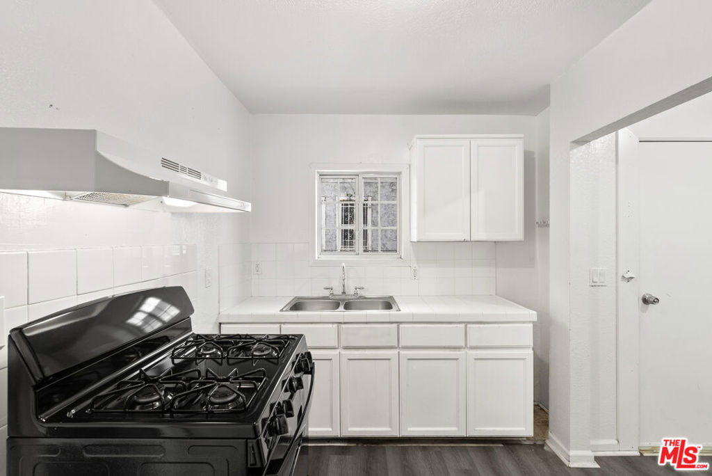 1220 W 25th Street Property Photo 16