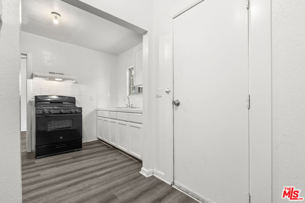 1220 W 25th Street Property Photo 17