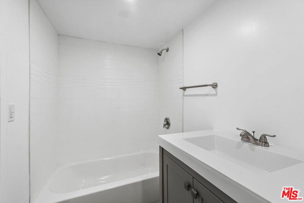 1220 W 25th Street Property Photo 18