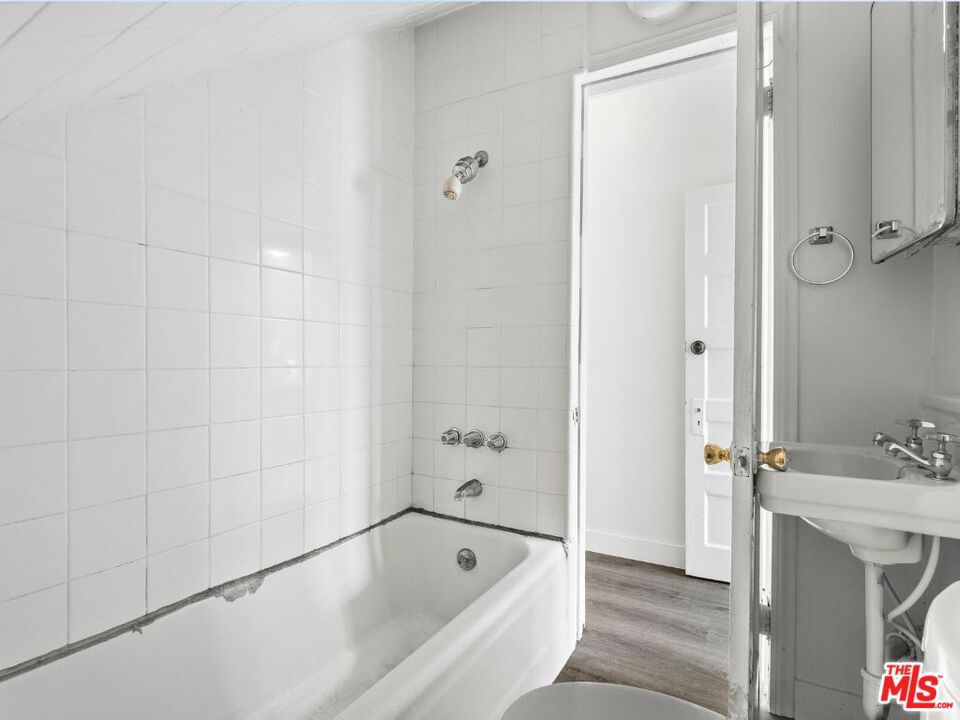 1220 W 25th Street Property Photo 21