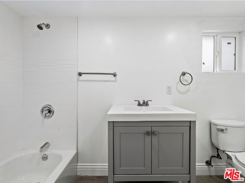 1220 W 25th Street Property Photo 23