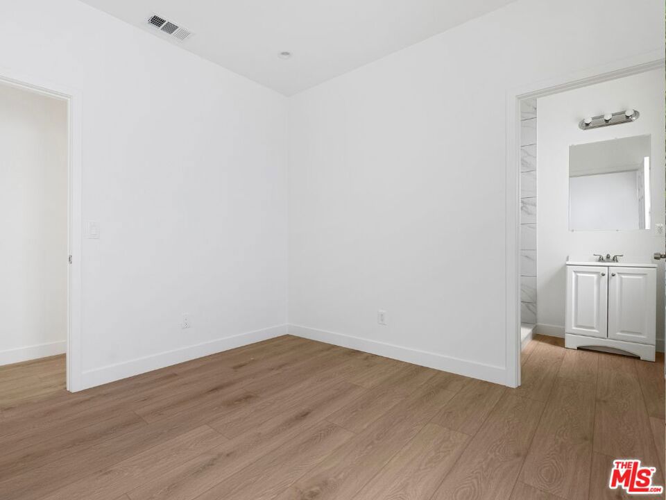 1220 W 25th Street Property Photo 29