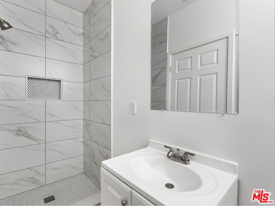 1220 W 25th Street Property Photo 30
