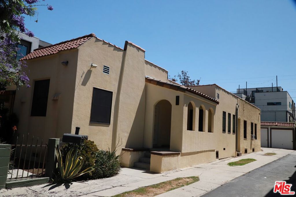 810 N Hobart Boulevard Property Photo 2