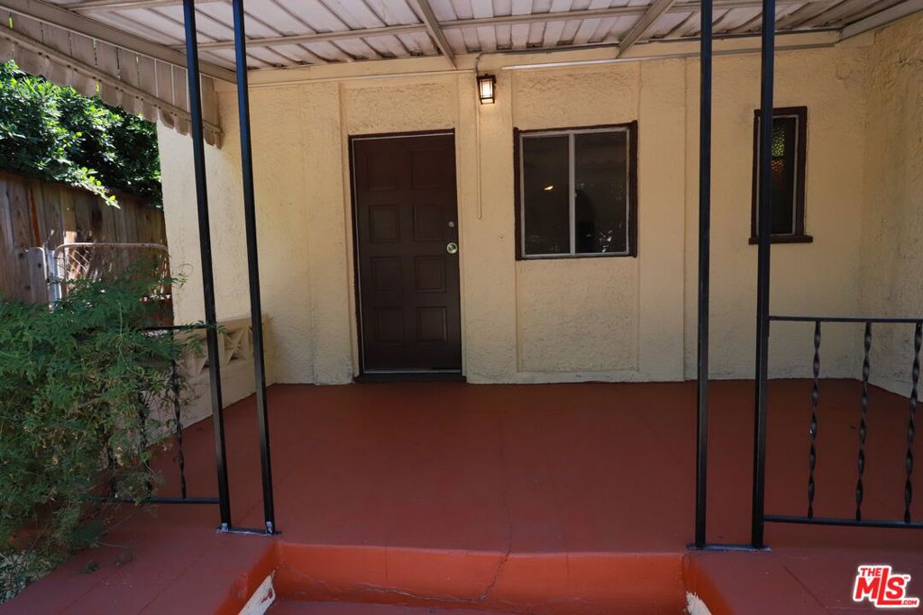 810 N Hobart Boulevard Property Photo 4