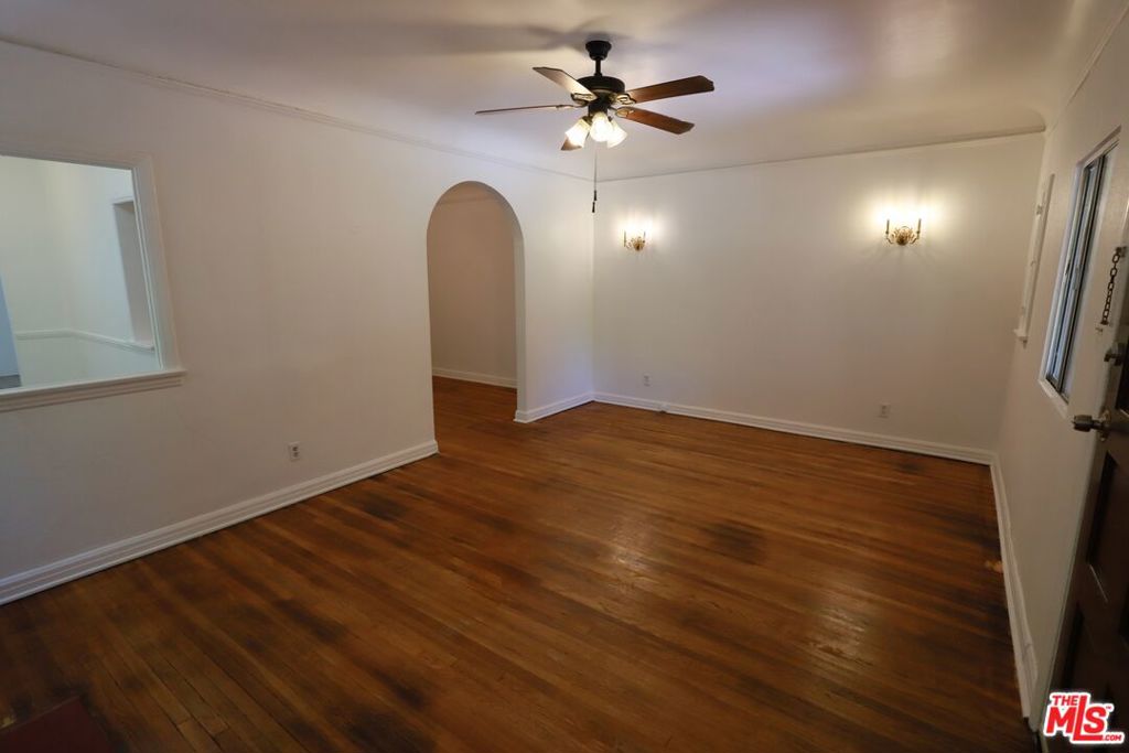 810 N Hobart Boulevard Property Photo 8