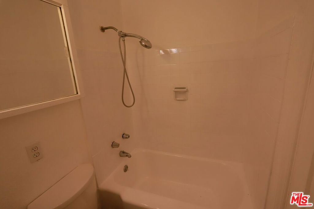 810 N Hobart Boulevard Property Photo 18