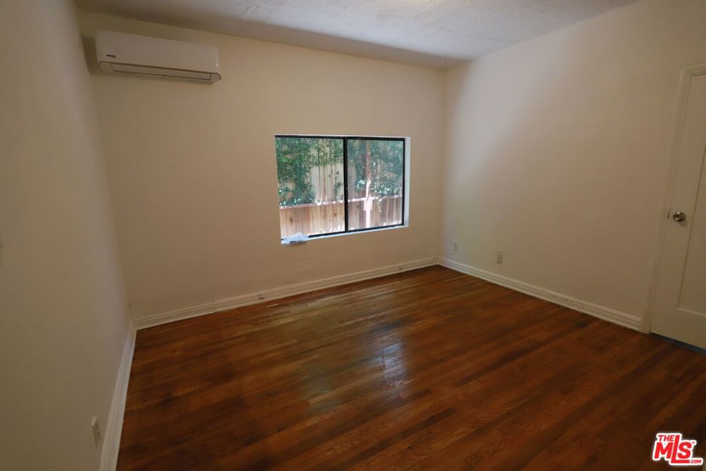 810 N Hobart Boulevard Property Photo 19
