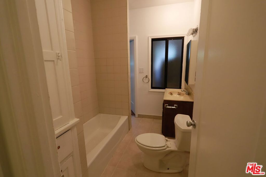 810 N Hobart Boulevard Property Photo 21
