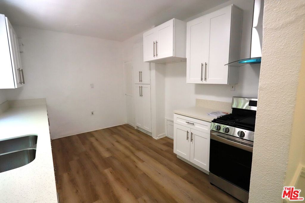 810 N Hobart Boulevard Property Photo 25
