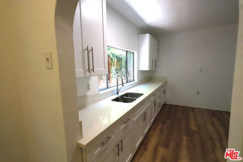 810 N Hobart Boulevard Property Photo 26