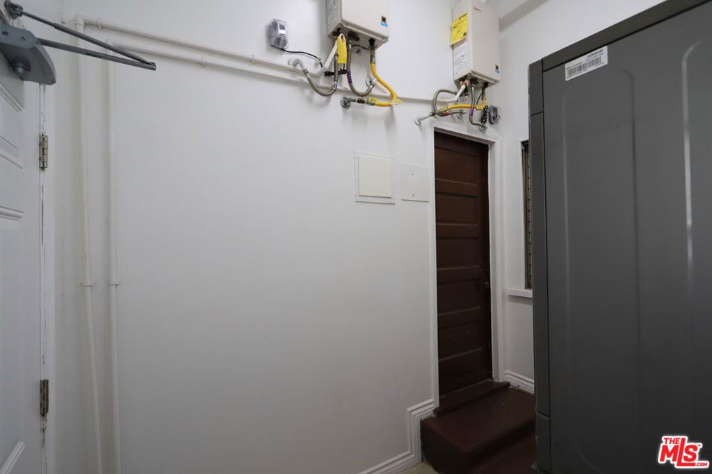 810 N Hobart Boulevard Property Photo 30