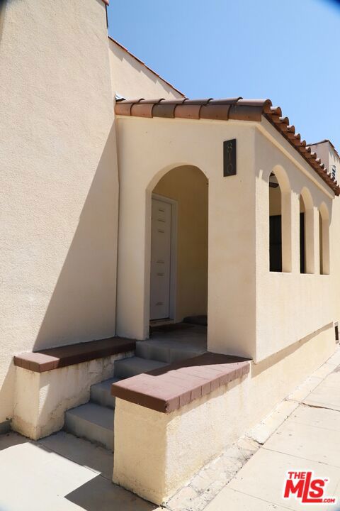 810 N Hobart Boulevard Property Photo 31
