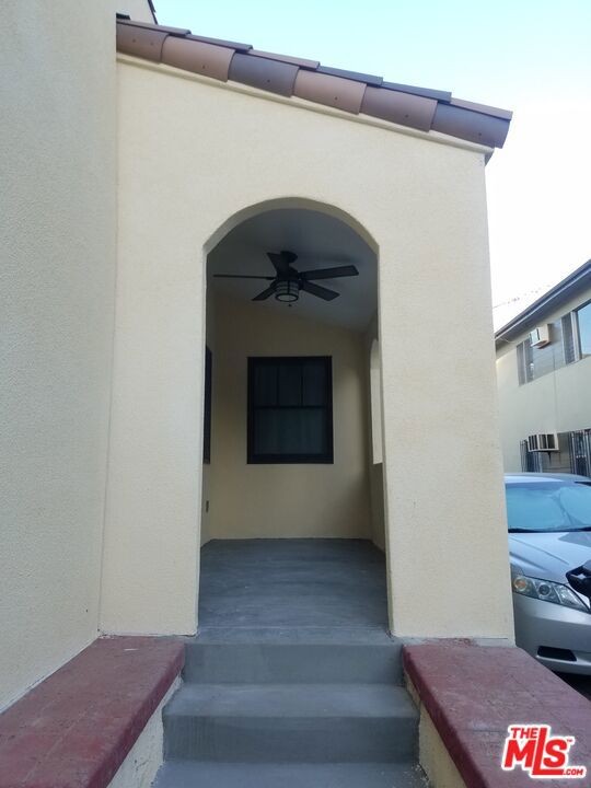 810 N Hobart Boulevard Property Photo 32